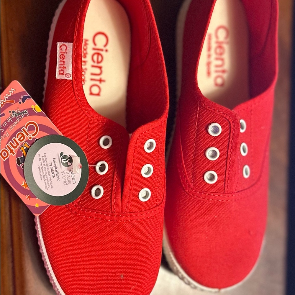 NWT! Cienta Sneakers. C12.5 (C30)